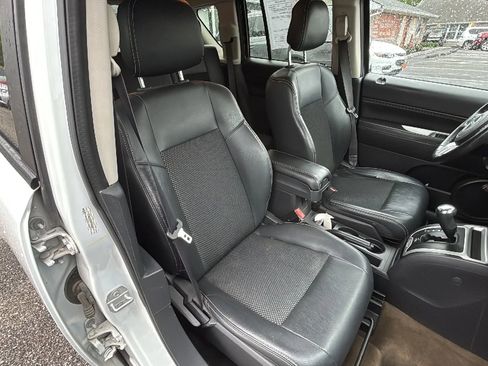 Used 2017 Jeep Compass Latitude AWD/4WD image 13