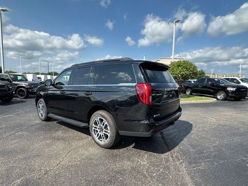 Used 2025 Ford Expedition Active AWD/4WD image 9