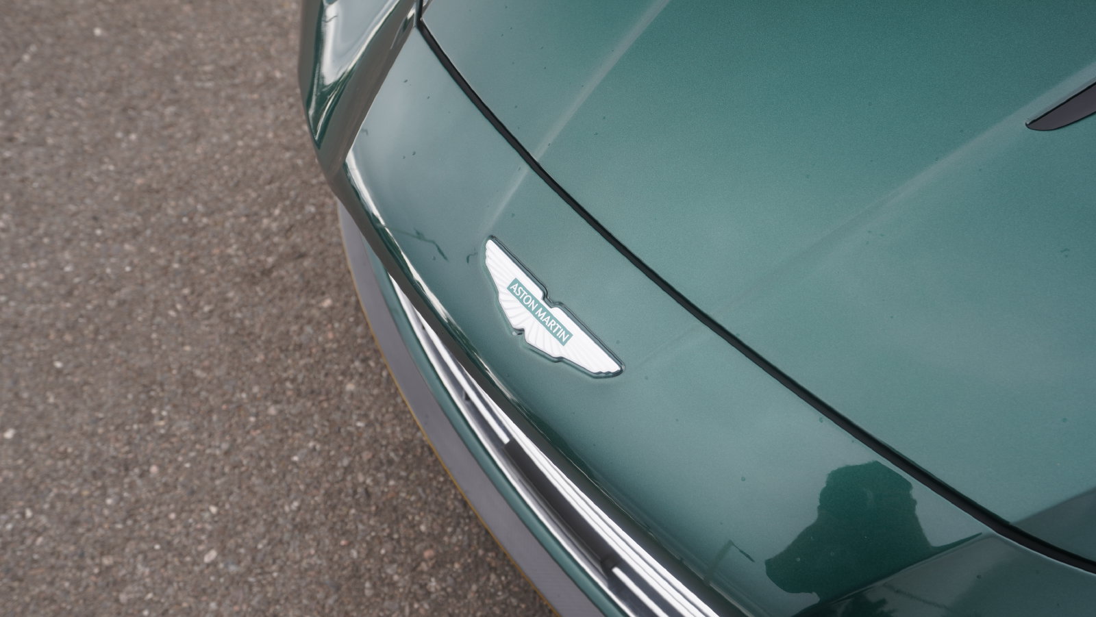 Used 2025 Aston Martin Vanquish RWD image 28