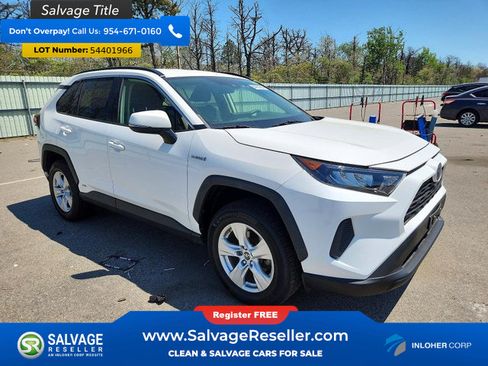 Used 2019 Toyota RAV4 LE w/ Carpet Mat Package AWD/4WD image 5