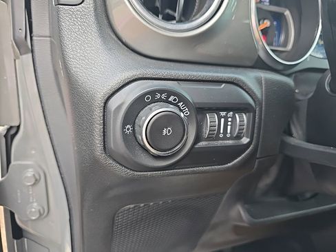 Used 2021 Jeep Wrangler Unlimited Sahara AWD/4WD image 16