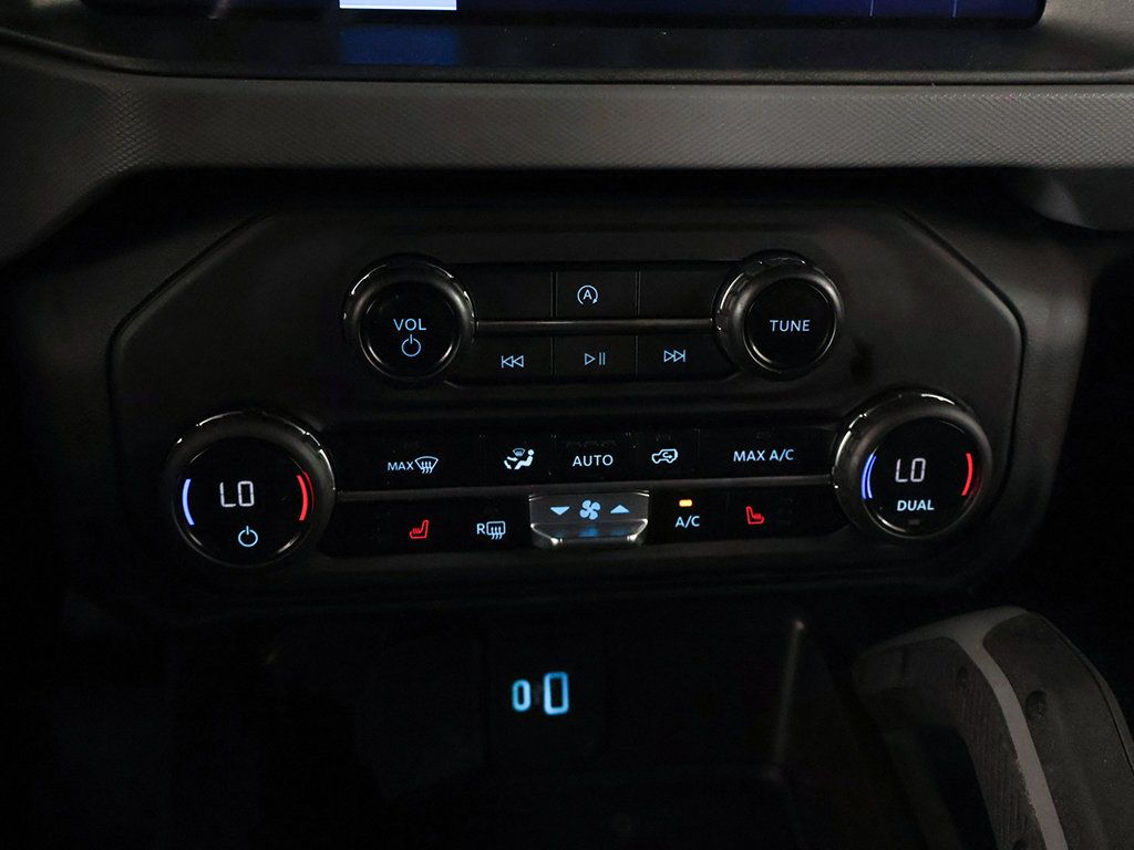Used 2024 Ford Bronco Big Bend w/ Sasquatch Package AWD/4WD image 39