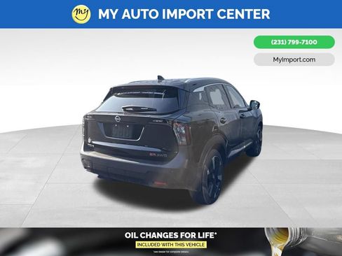 Used 2025 Nissan Kicks SR AWD/4WD image 5