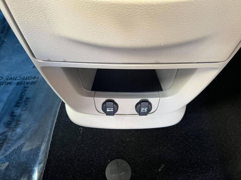 Used 2019 Dodge Grand Caravan SE w/ UConnect Hands-Free Group FWD image 24