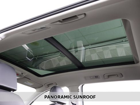 Used 2023 Volkswagen Tiguan SE w/ Panoramic Sunroof Package AWD/4WD image 3