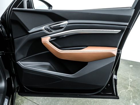 Used 2022 Audi e-tron Premium image 24