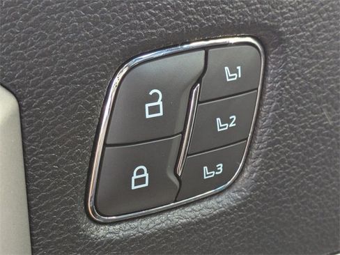 Used 2021 Ford F350 Lariat image 31