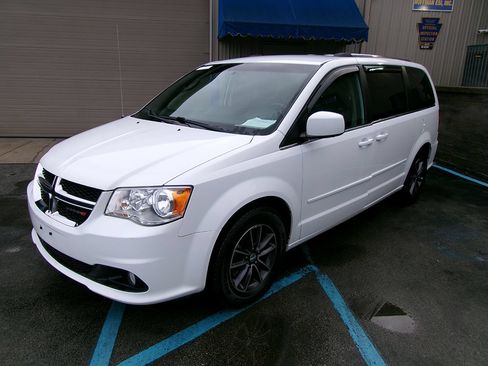 Used 2017 Dodge Grand Caravan SXT FWD image 1