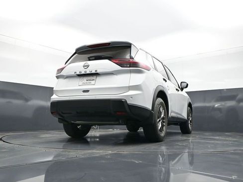 Certified 2025 Nissan Rogue S FWD image 29