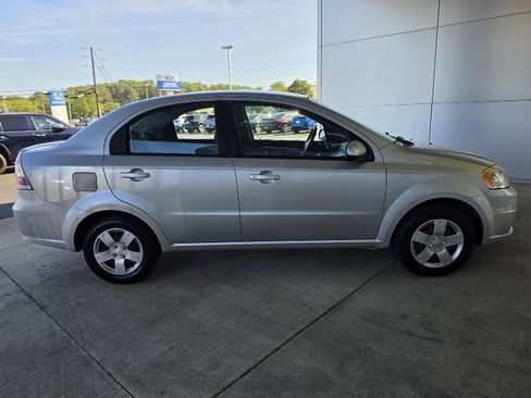 Used 2011 Chevrolet Aveo LT FWD image 4