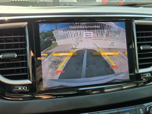 Certified 2022 Chrysler Pacifica Touring-L FWD image 26