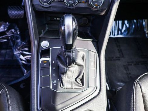 Used 2021 Volkswagen Tiguan SE w/ Panoramic Sunroof Package FWD image 20