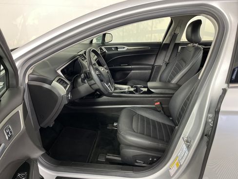 Used 2016 Ford Fusion SE w/ Equipment Group 202A image 11