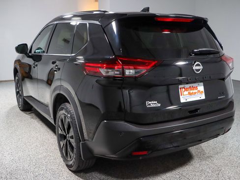 Used 2023 Nissan Rogue SV w/ SV Premium B Package FWD image 9