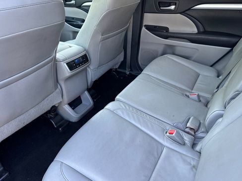 Used 2016 Toyota Highlander XLE AWD/4WD image 27