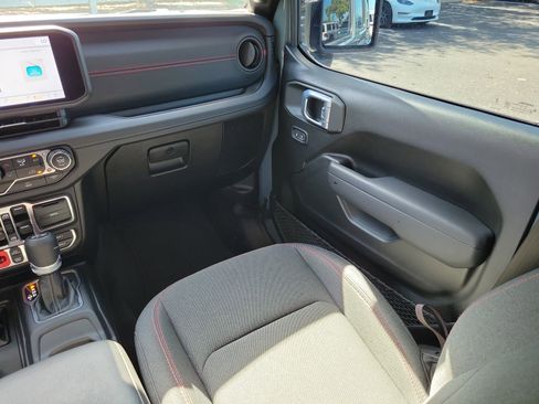 Used 2024 Jeep Wrangler Unlimited Rubicon AWD/4WD image 18