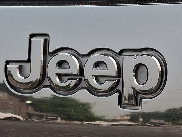 Used 2021 Jeep Cherokee Latitude Plus AWD/4WD image 30
