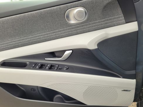 Certified 2025 Hyundai Elantra Limited image 22