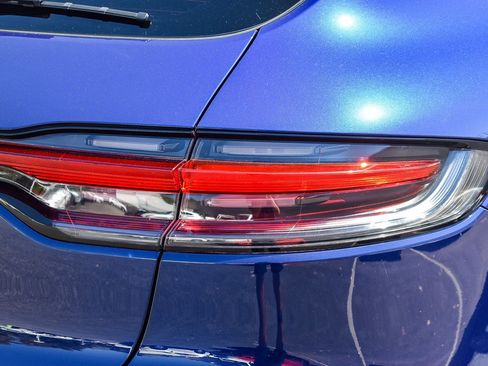 Used 2023 Porsche Macan image 7