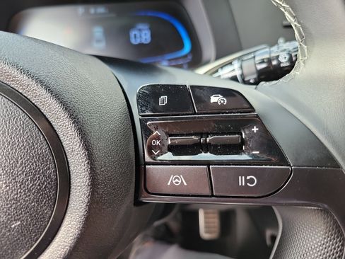 Certified 2025 Hyundai Elantra Sport image 8