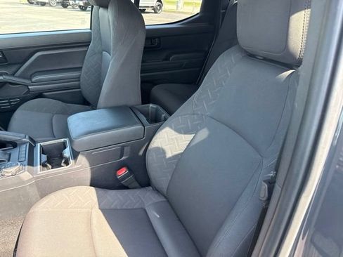Used 2025 Toyota Tacoma SR5 AWD/4WD image 25