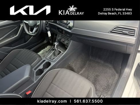 Used 2023 Volkswagen Jetta Sport FWD image 9