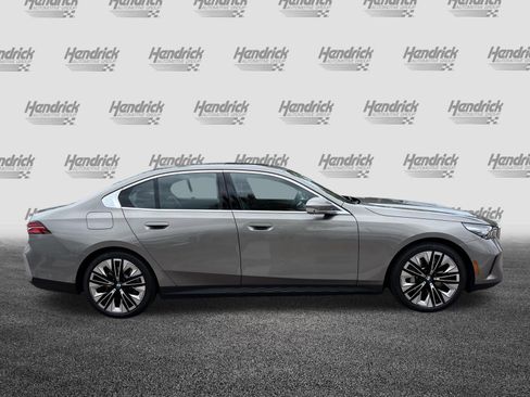 Used 2025 BMW 530i RWD image 11