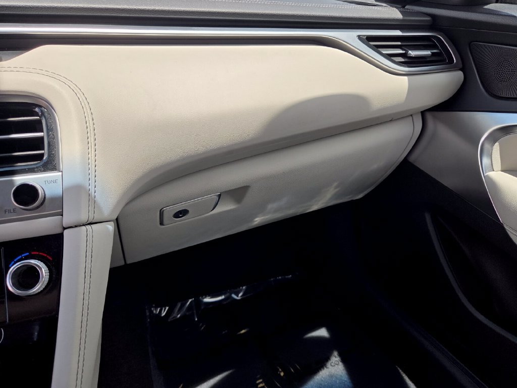 Used 2025 Genesis G70 2.5T RWD image 24