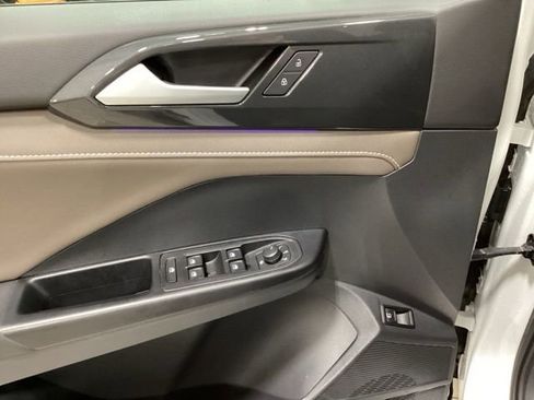 Certified 2023 Volkswagen Taos SEL image 15