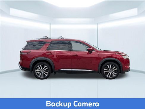 Certified 2024 Nissan Pathfinder Platinum w/ Black Appearance Package FWD image 9