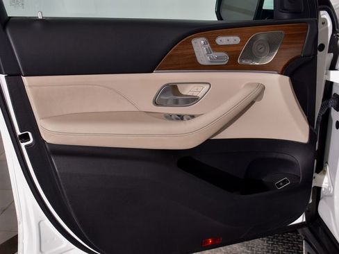 Used 2022 Mercedes-Benz GLS 450 4MATIC image 10