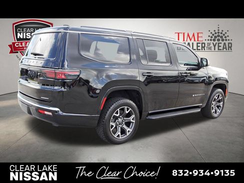Used 2023 Jeep Wagoneer Series III w/ Preferred Equipment Group AWD/4WD image 7