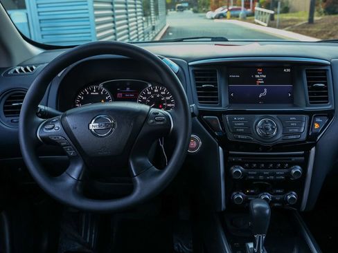 Used 2020 Nissan Pathfinder S image 22