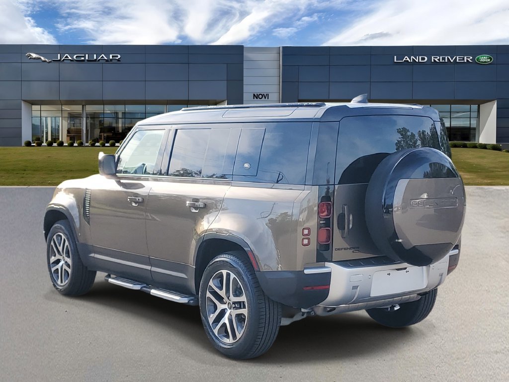 Used 2023 Land Rover Defender 110 SE AWD/4WD image 4