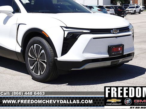 New 2025 Chevrolet Blazer EV LT image 40