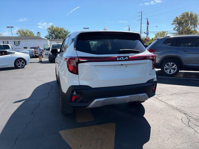 Used 2024 Kia Seltos LX AWD/4WD image 8