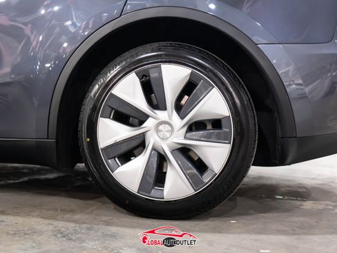 Used 2020 Tesla Model Y Long Range image 12