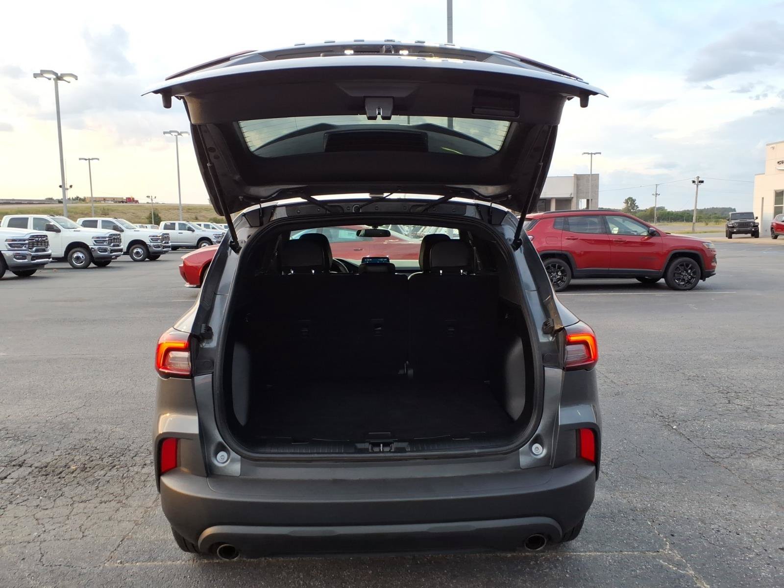 Used 2025 Ford Escape ST-Line AWD/4WD image 7