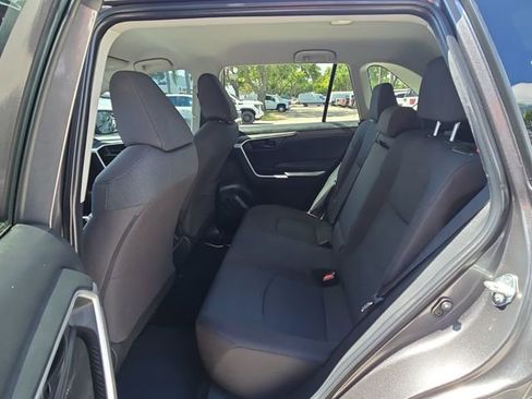 Used 2022 Toyota RAV4 LE FWD image 9