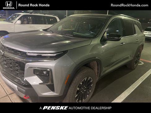 Used 2025 Chevrolet Traverse Z71 image 1