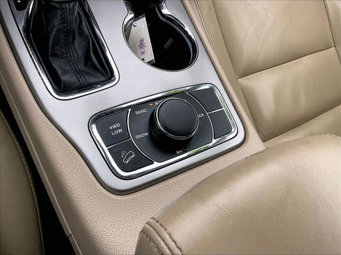 Used 2020 Jeep Grand Cherokee Limited image 33