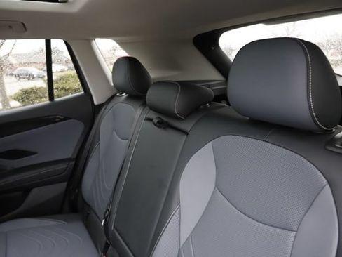 Used 2025 Volkswagen Tiguan SE w/ Panoramic Sunroof Package AWD/4WD image 17