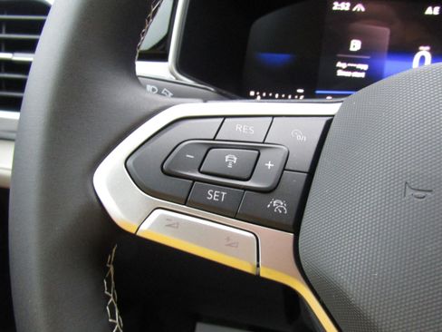 New 2026 Volkswagen Taos SE image 20