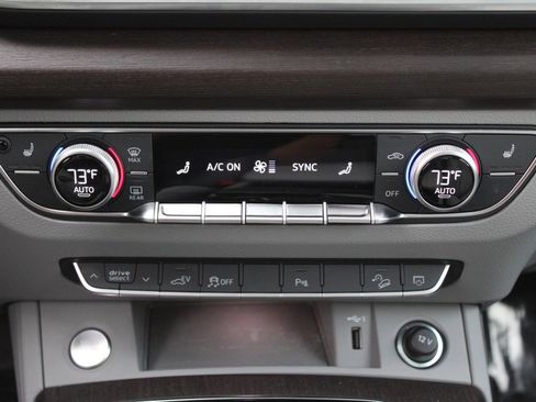 Used 2023 Audi Q5 e Premium image 36