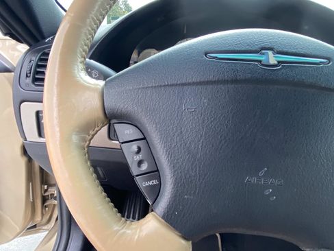 Used 2005 Ford Thunderbird image 15