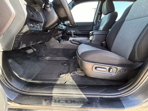 Used 2023 Toyota Tacoma TRD Off-Road image 21