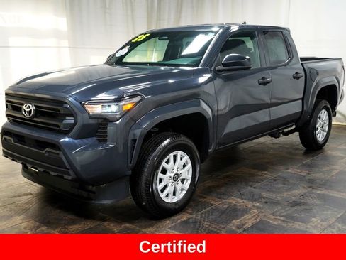 Used 2025 Toyota Tacoma SR image 2