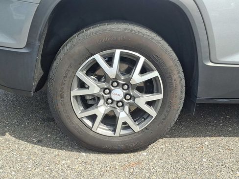 Used 2023 GMC Acadia SLE w/ Driver Convenience Package FWD image 8
