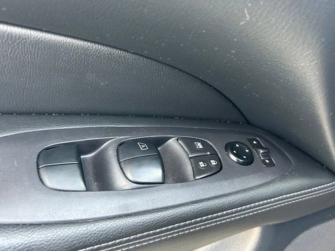 Used 2020 Nissan Pathfinder S FWD image 40