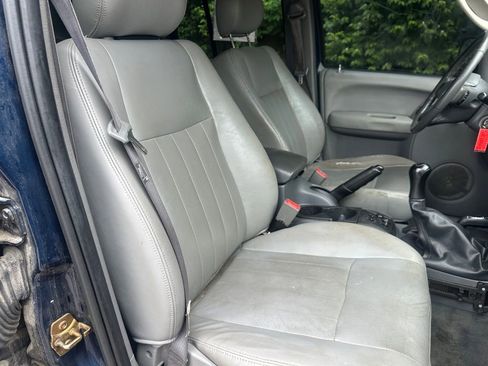 Used 2005 Jeep Liberty Renegade w/ Luxury Group AWD/4WD image 7